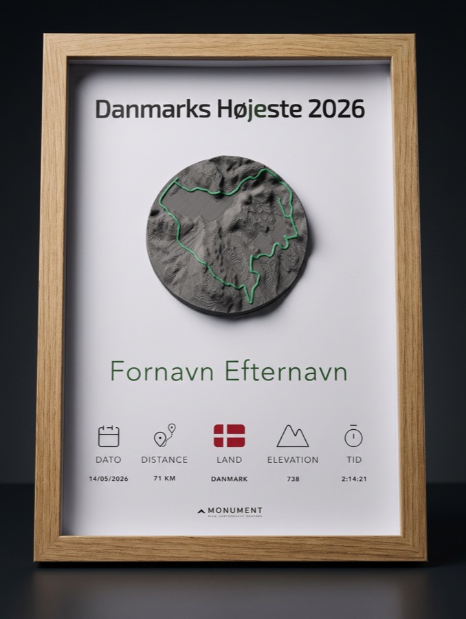 Monument-plakat med 3D-printet terrændisk i ramme